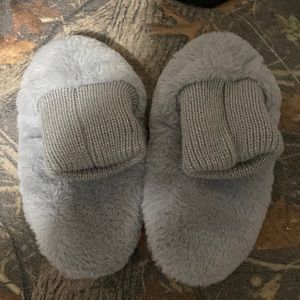 Size 8-9 sock slippers never worn